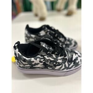 Heelys shoes size 5Y